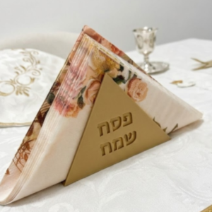 מעמד למפיות בעיצוב פירמידה