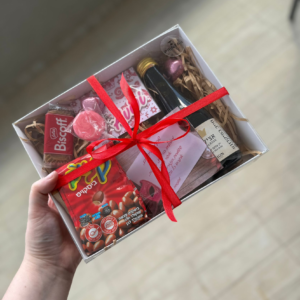 משלוח מנות עם מחזיק מפתחות של שם