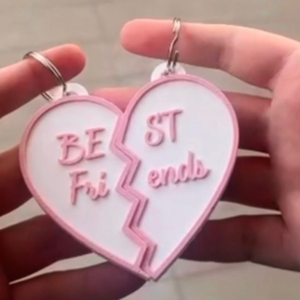 זוג מחזיקי מפתחות מתחבר